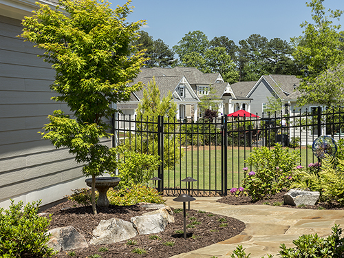 Beautiful landscaped garden in courtyard home>